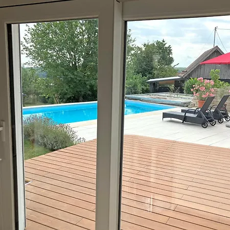 Mit Pool Apartmán *